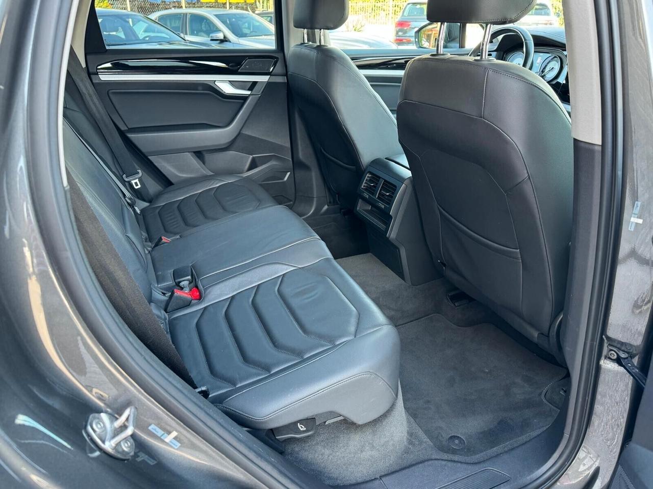 Volkswagen Touareg 3.0 V6 TDI SCR Black Style