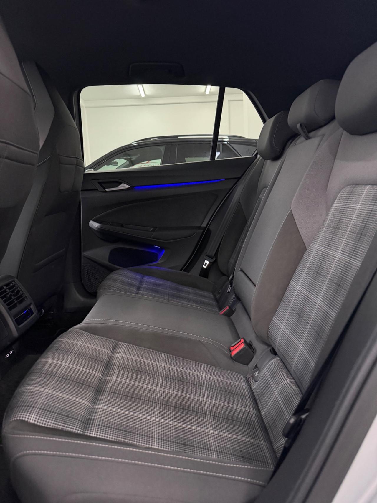 VW GOLF 8 2.0 200 Cv DSG GTD FINANZIABILE