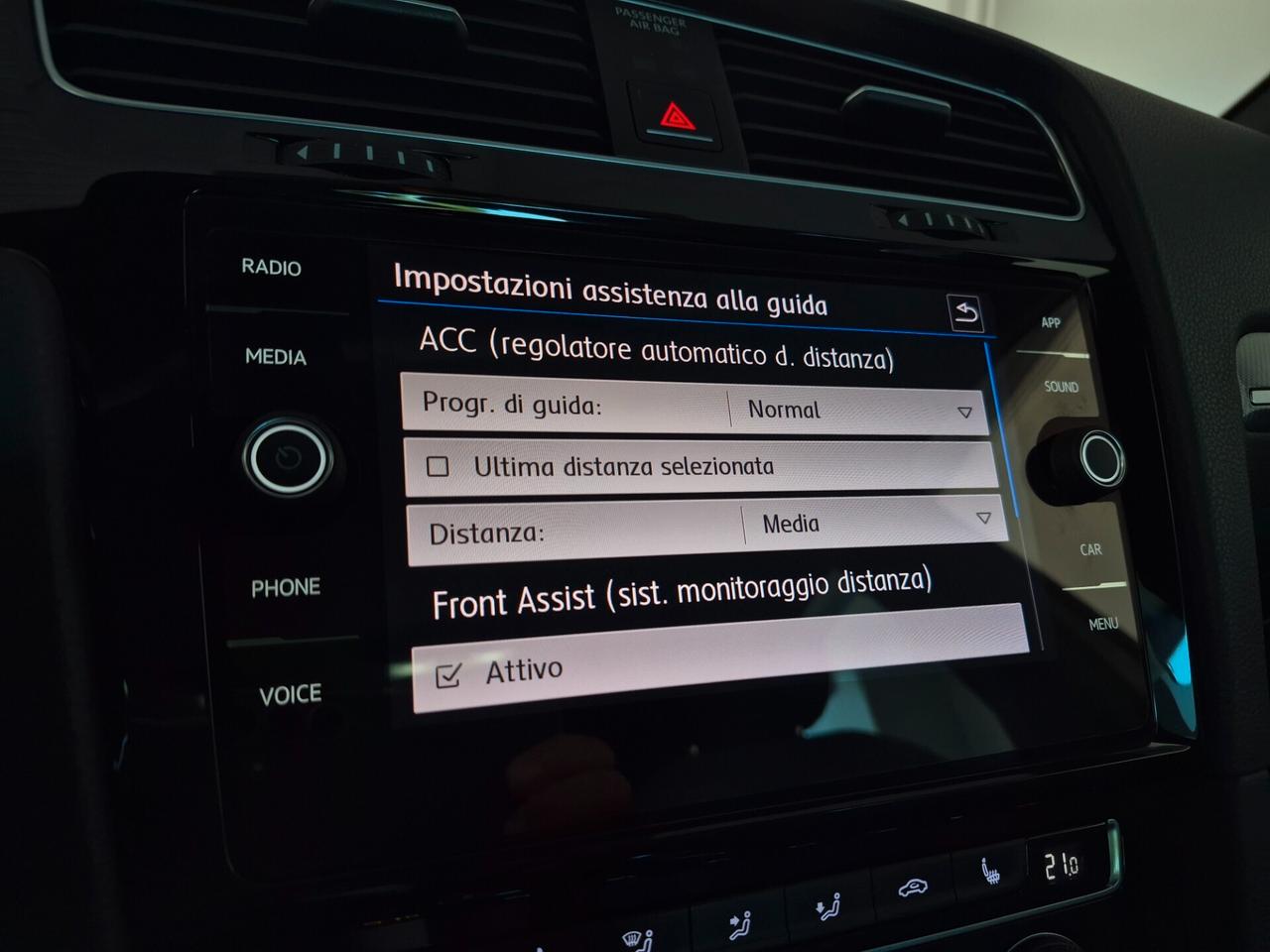 Volkswagen Golf 1.5 TFSI 150CV DSG *R-LINE* LED APPLE CARPLAY ANDROID AUTO RETROCAM. LAVAFARI VETRI PRIVACY