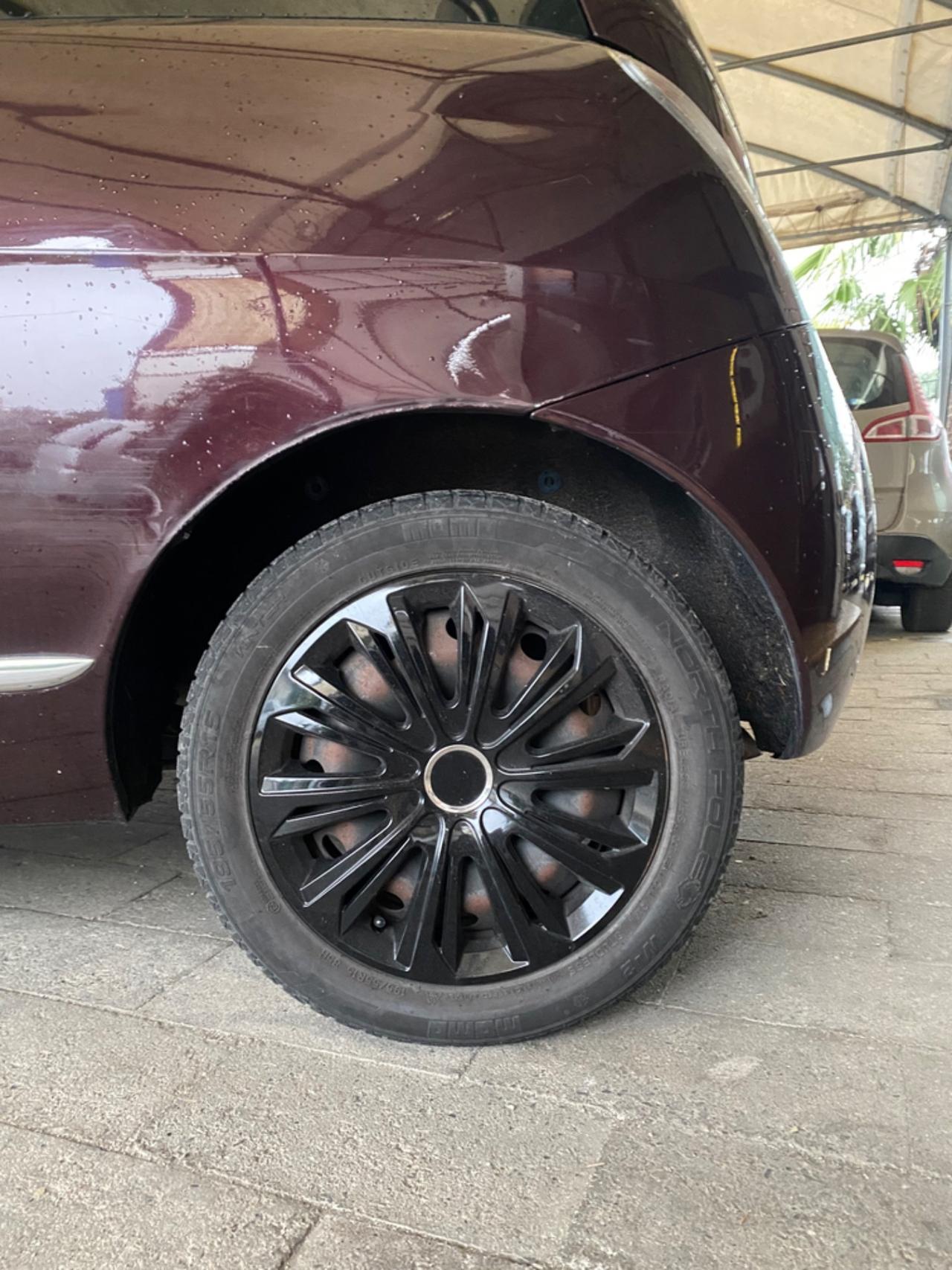 Lancia Ypsilon 1.2 Versus