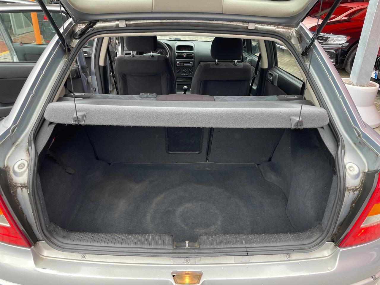 Opel Astra ADATTA A NEOPATENTATI 1.6i 16V cat 5 porte Club