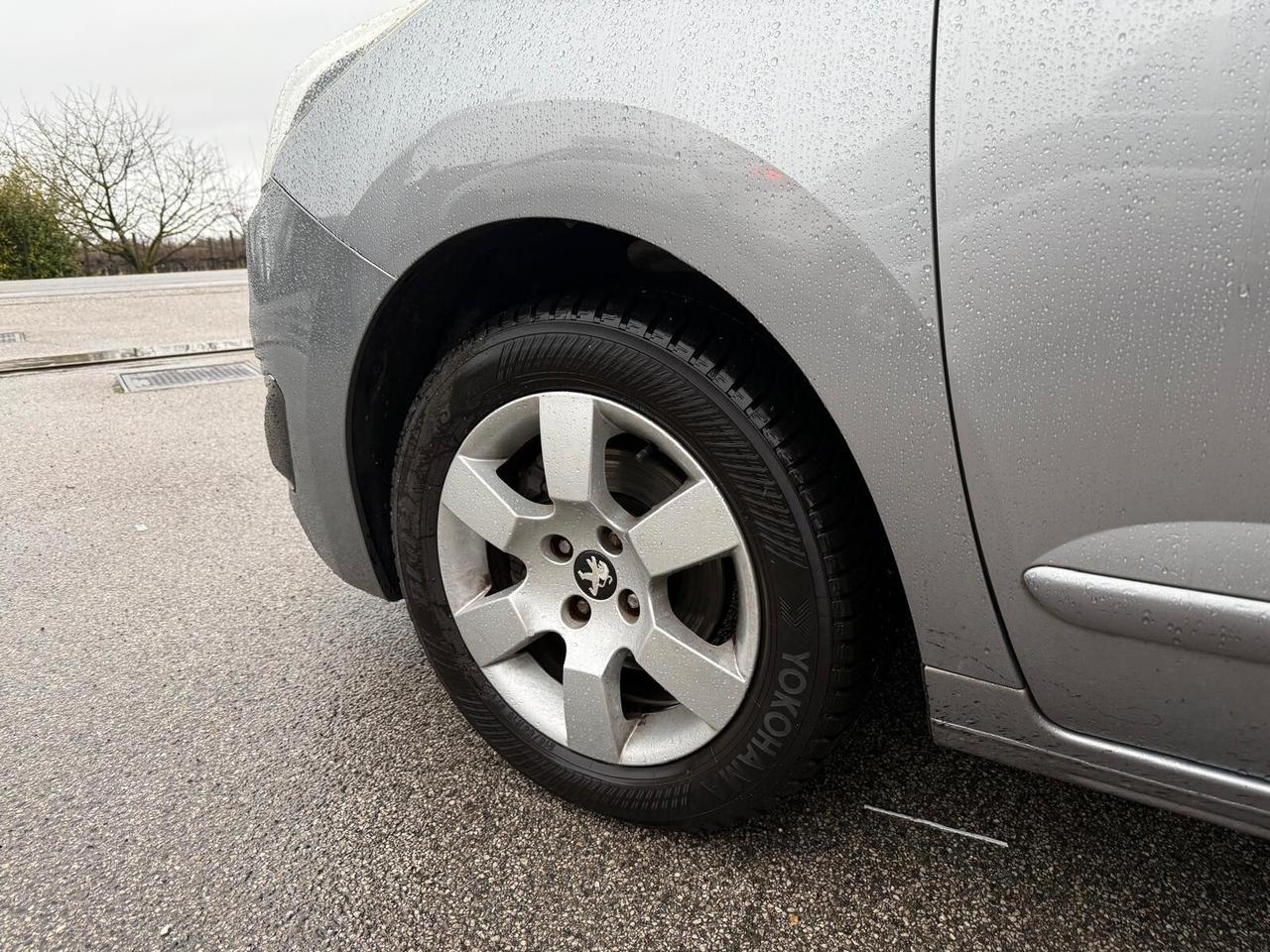 Peugeot 5008 1.6 Diesel 7 posti Neopatentati