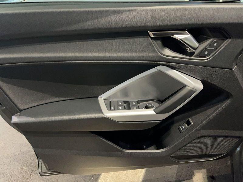 Audi Q3 35 TFSI S tronic S line Led Matrix Camera 18"