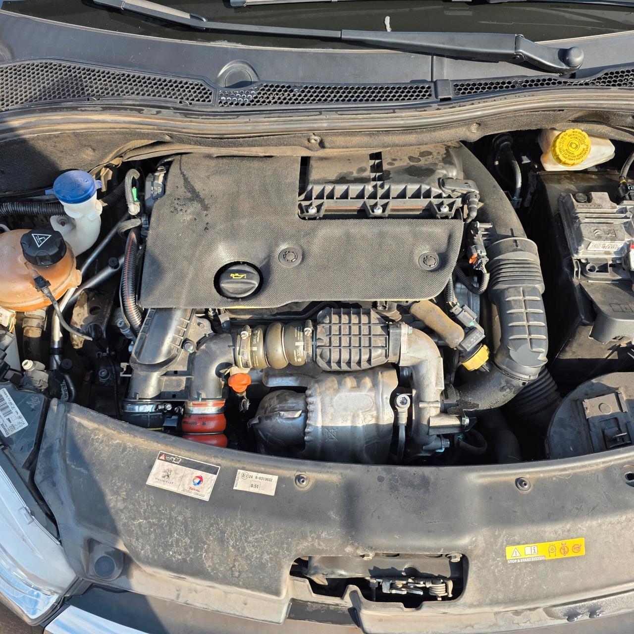 Peugeot 208 1.6 HDi 100 CV 5 porte GT Line Neopatentati ok -VEDI BENE FOTO-