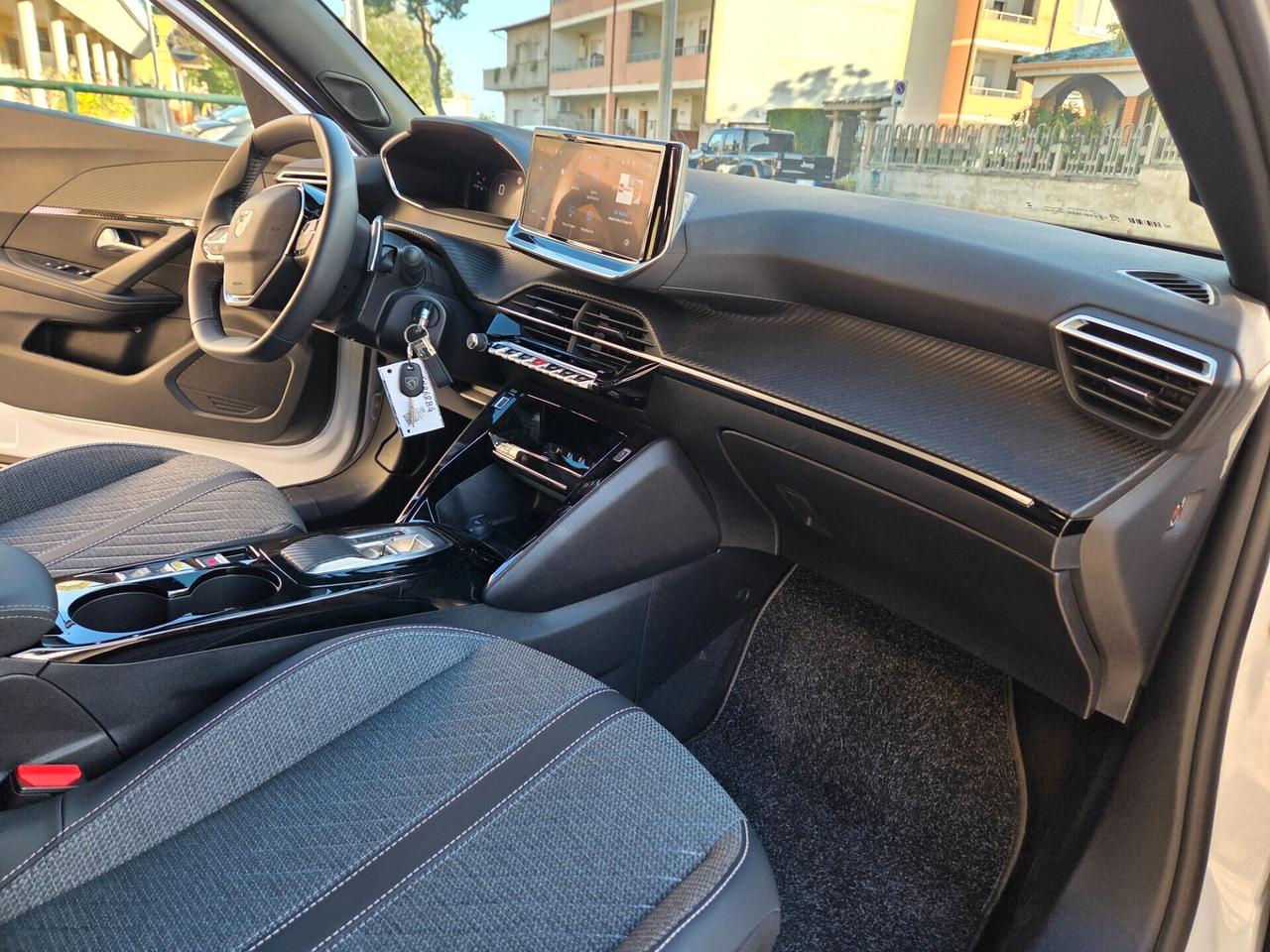 Peugeot 2008 PureTech 1.2 130 cv automatica