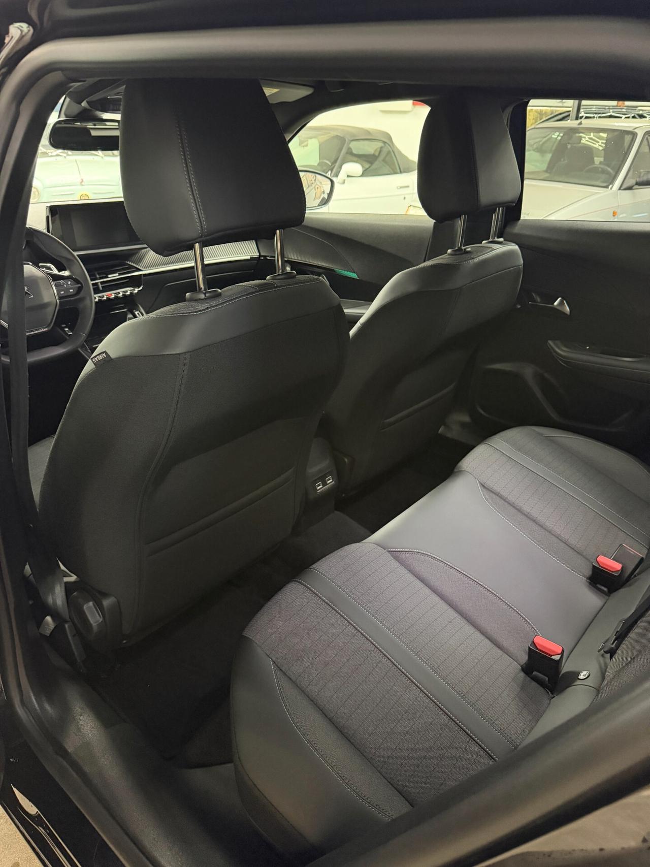 Peugeot 2008 PureTech 130 S&S EAT8 Allure