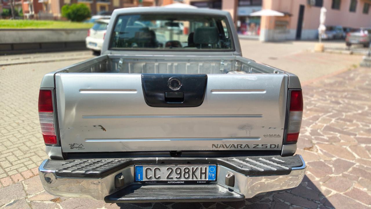 Nissan Navara Double Cab 2.5 td 133cv