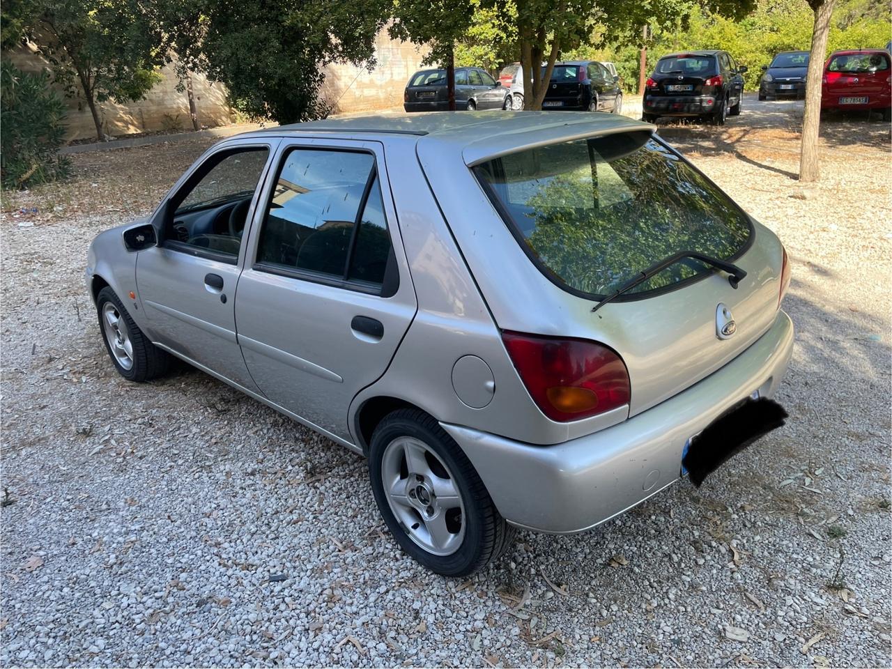 Ford Fiesta 1.4i 16V cat 5 porte Ghia
