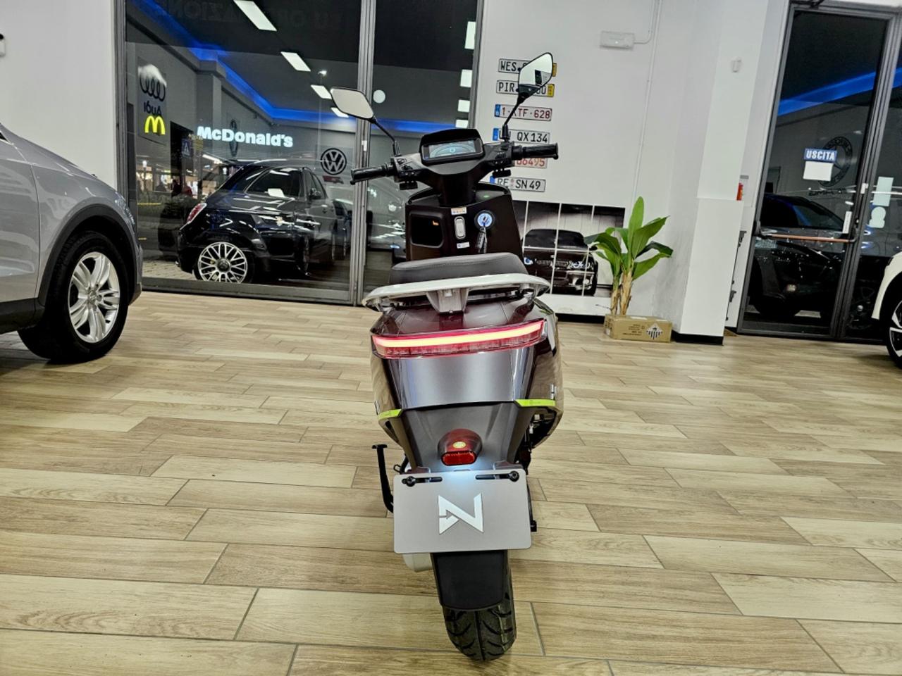 LvNeng NCE S – Scooter elettrico 125 (6,6 kW – 110 km autonomia)