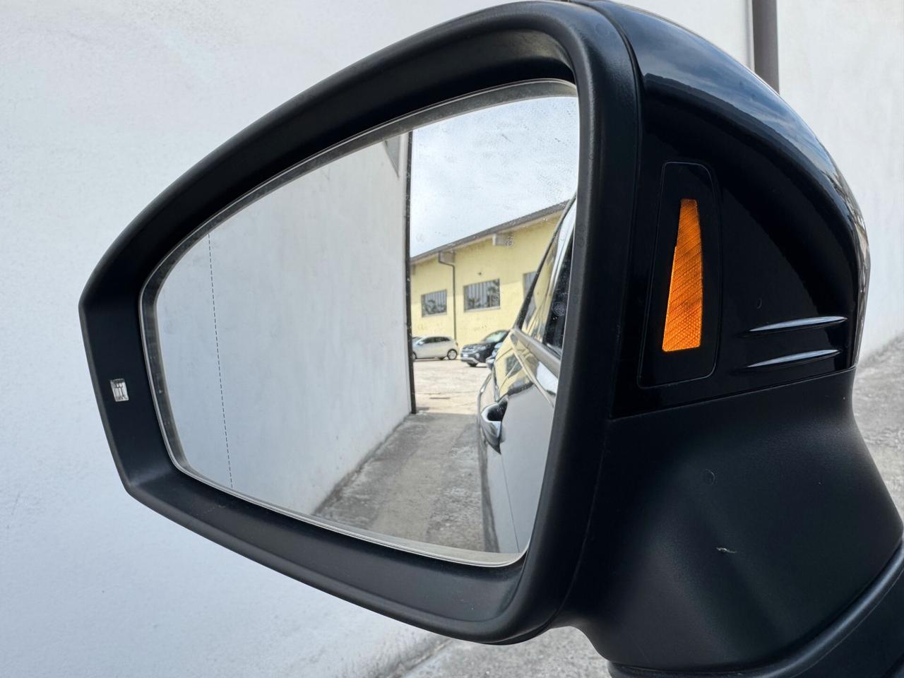 Volkswagen Tiguan 2.0 tdi R-Line 150cv DSG + Fari Matrix Service VW