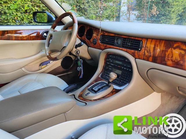 JAGUAR XJ8 4.0 V8 32V 284 CV Automatic Executive