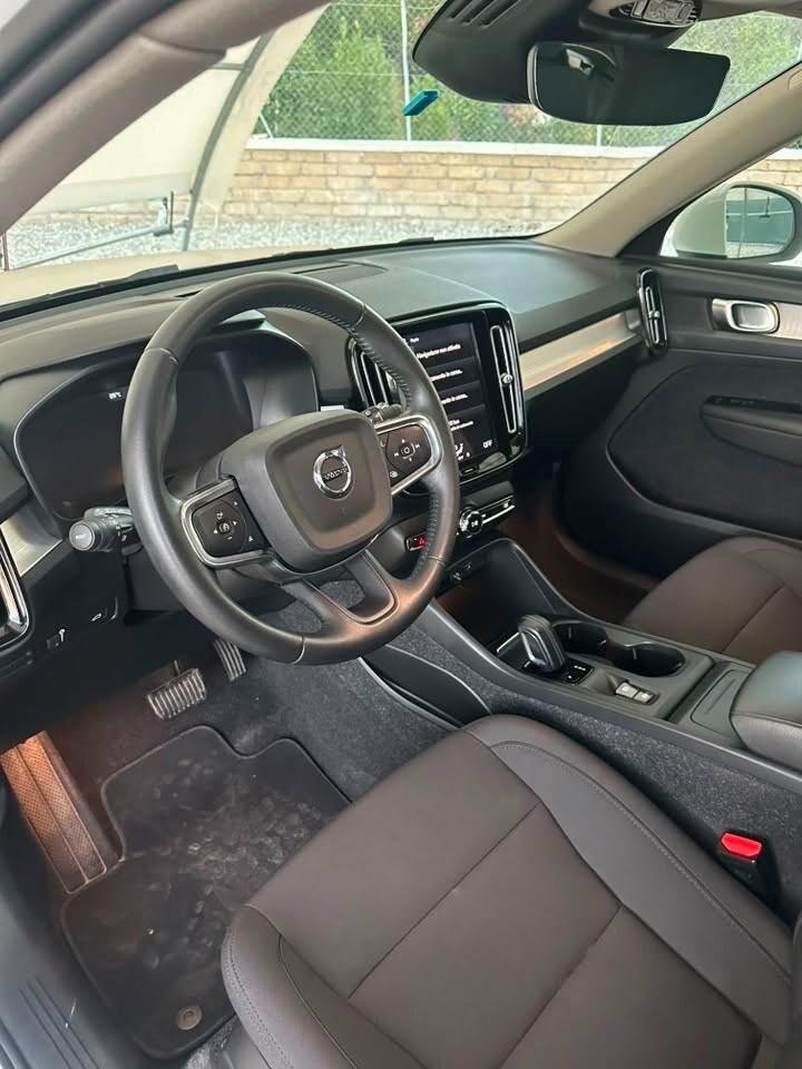 Volvo XC40 T2 Geartronic Momentum Core