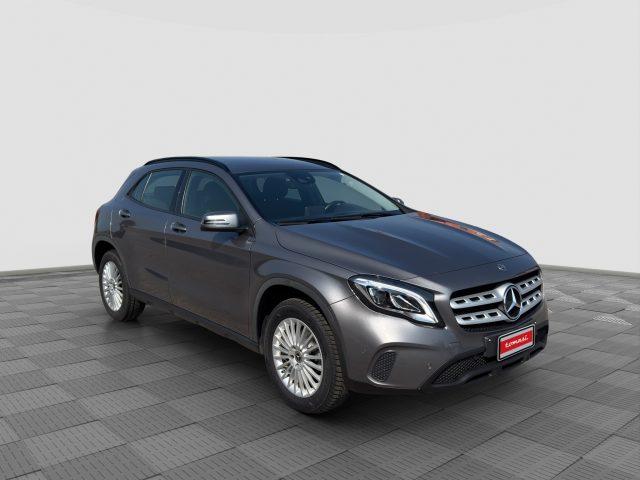 MERCEDES-BENZ CLA sse GLA GLA 200 d Automatic Business