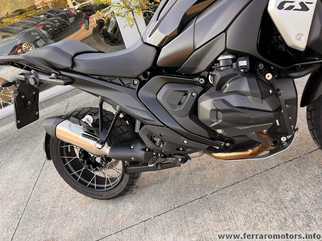 Bmw R 1300 GS triple black a 219 euro al mese senza anticipo