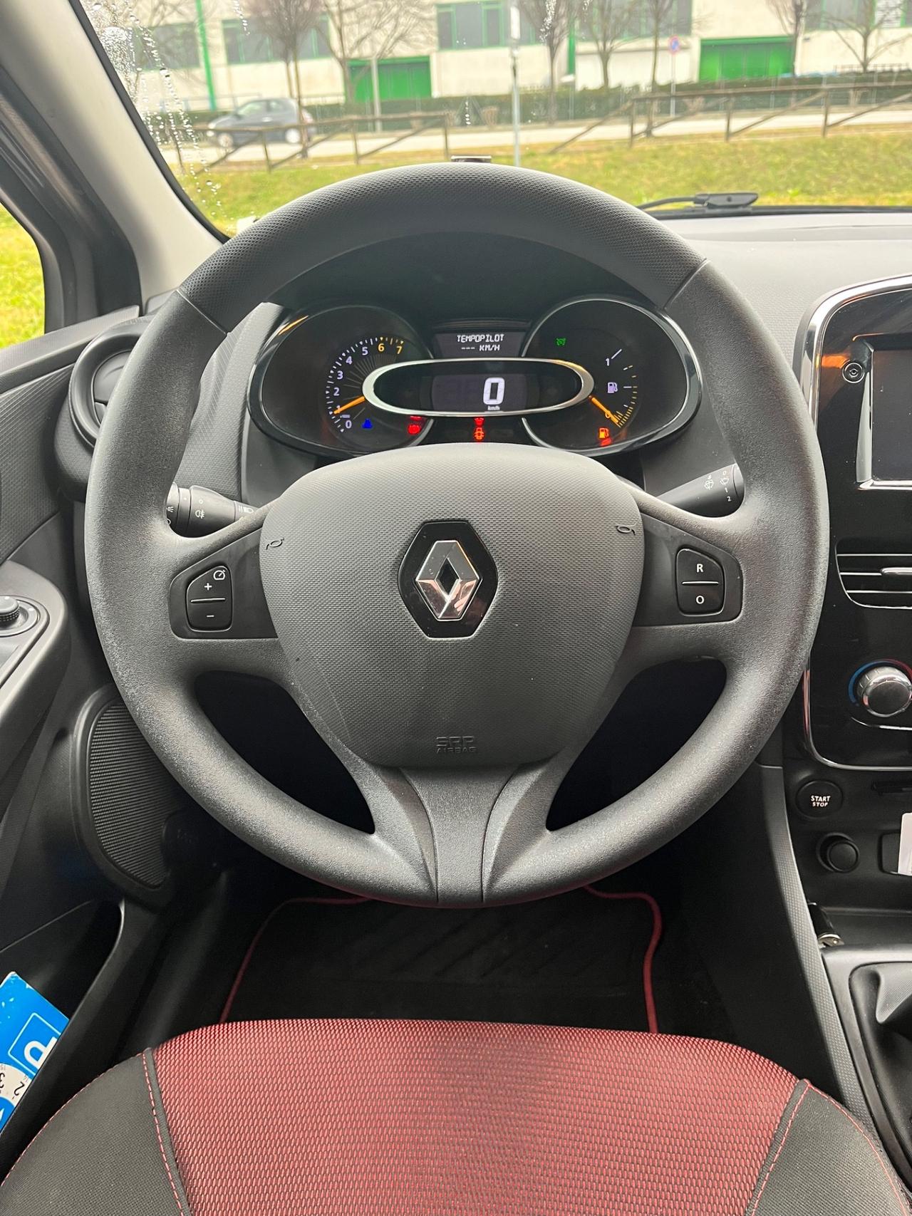 Renault Clio 1.2 75CV Neopatentati