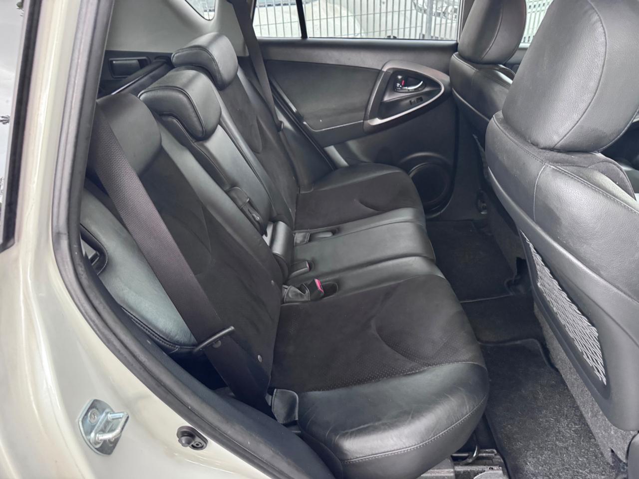 Toyota RAV4 2.2 D-4D 4X4 neopaten garanzia 12 mesi