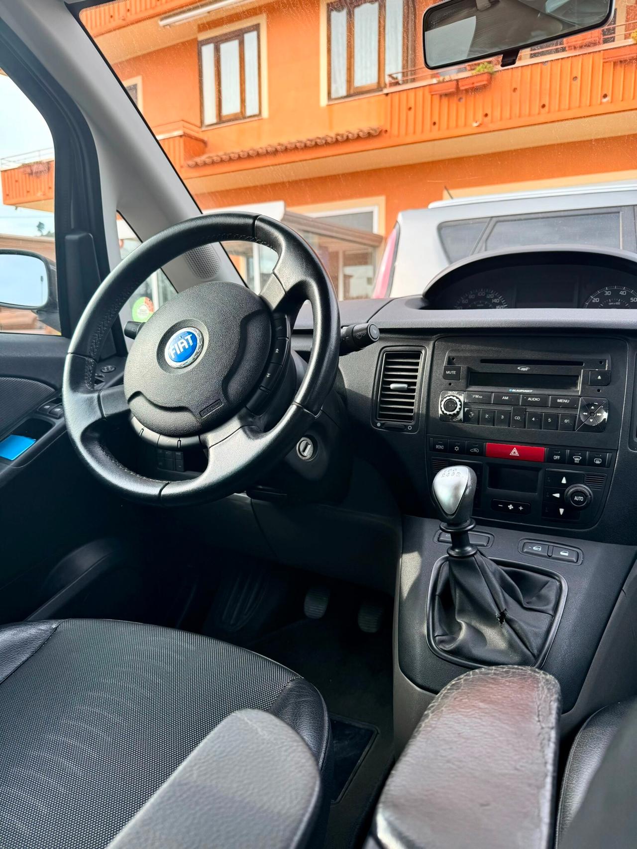 FIAT Idea 1.4 16V BlackEnergy