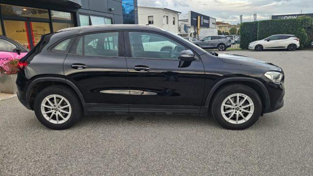 MERCEDES-BENZ GLA 200 d Automatic Premium