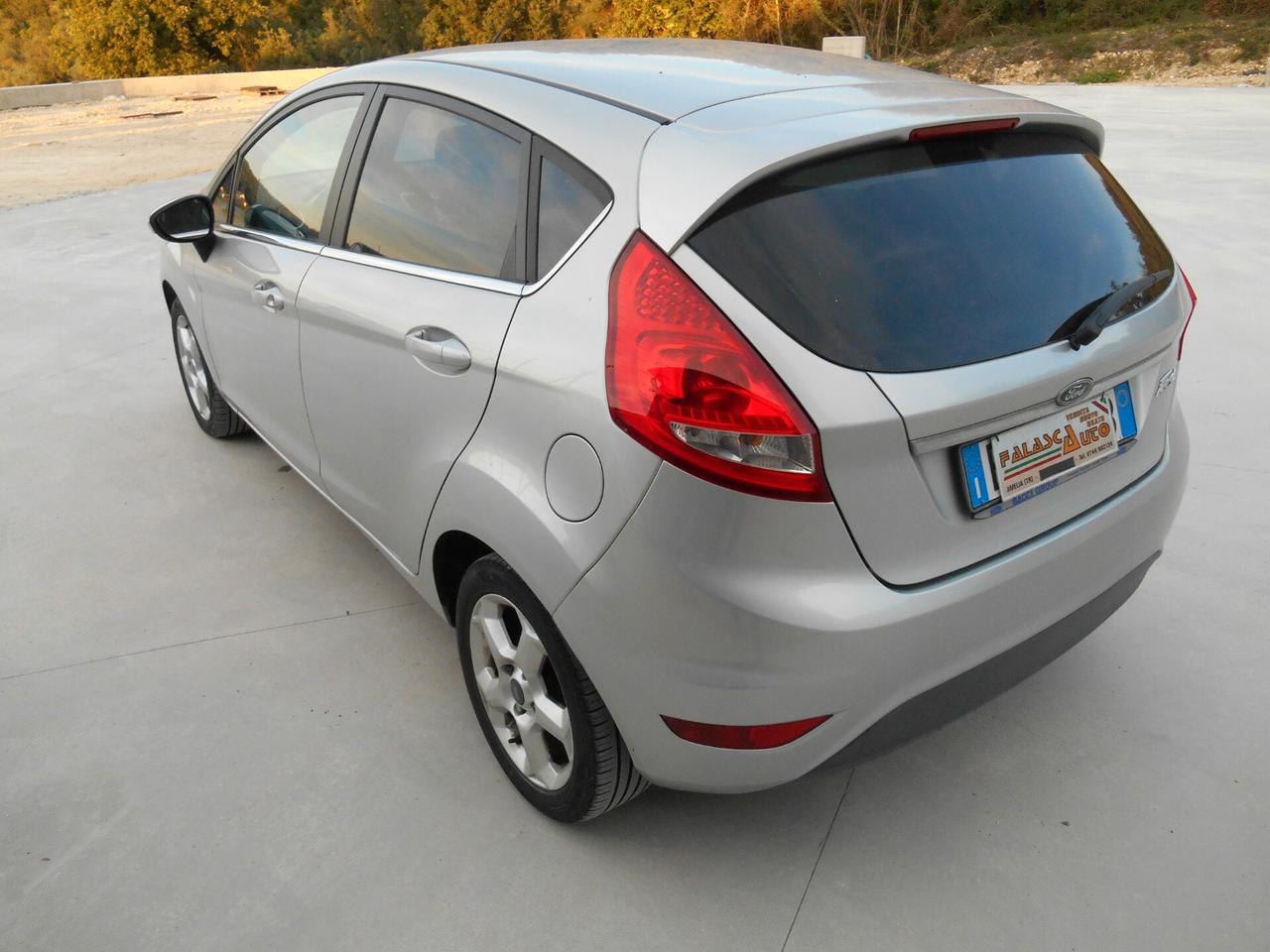 Ford Fiesta 1.4 5 porte Bz.- GPL Titanium ok Neopatentati
