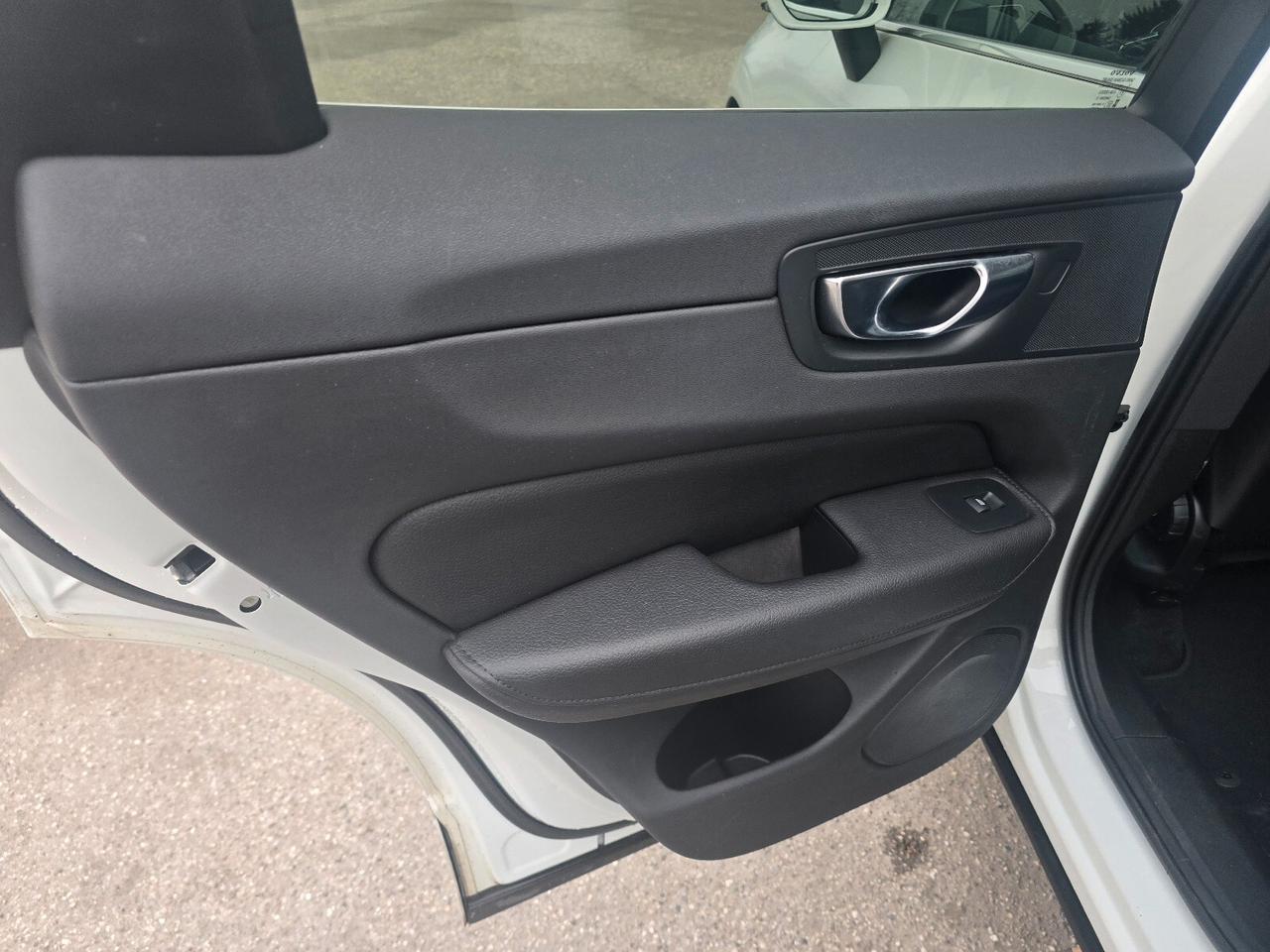 Volvo XC 60 XC60 B4 (d) AWD Geartronic Momentum