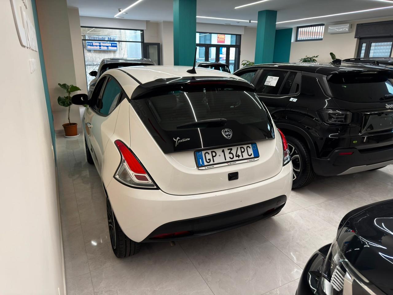 Lancia Ypsilon 1.0 FireFly 70 cv Hybrid Gold