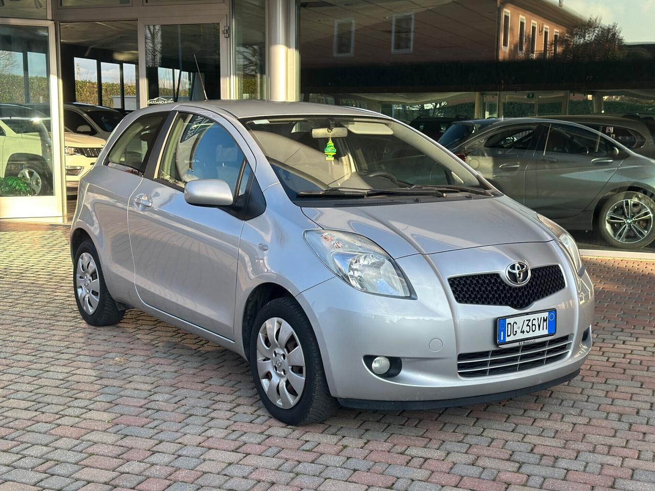 Toyota Yaris 3p 1.0 NEOPATENTATI 140.000 KM !!