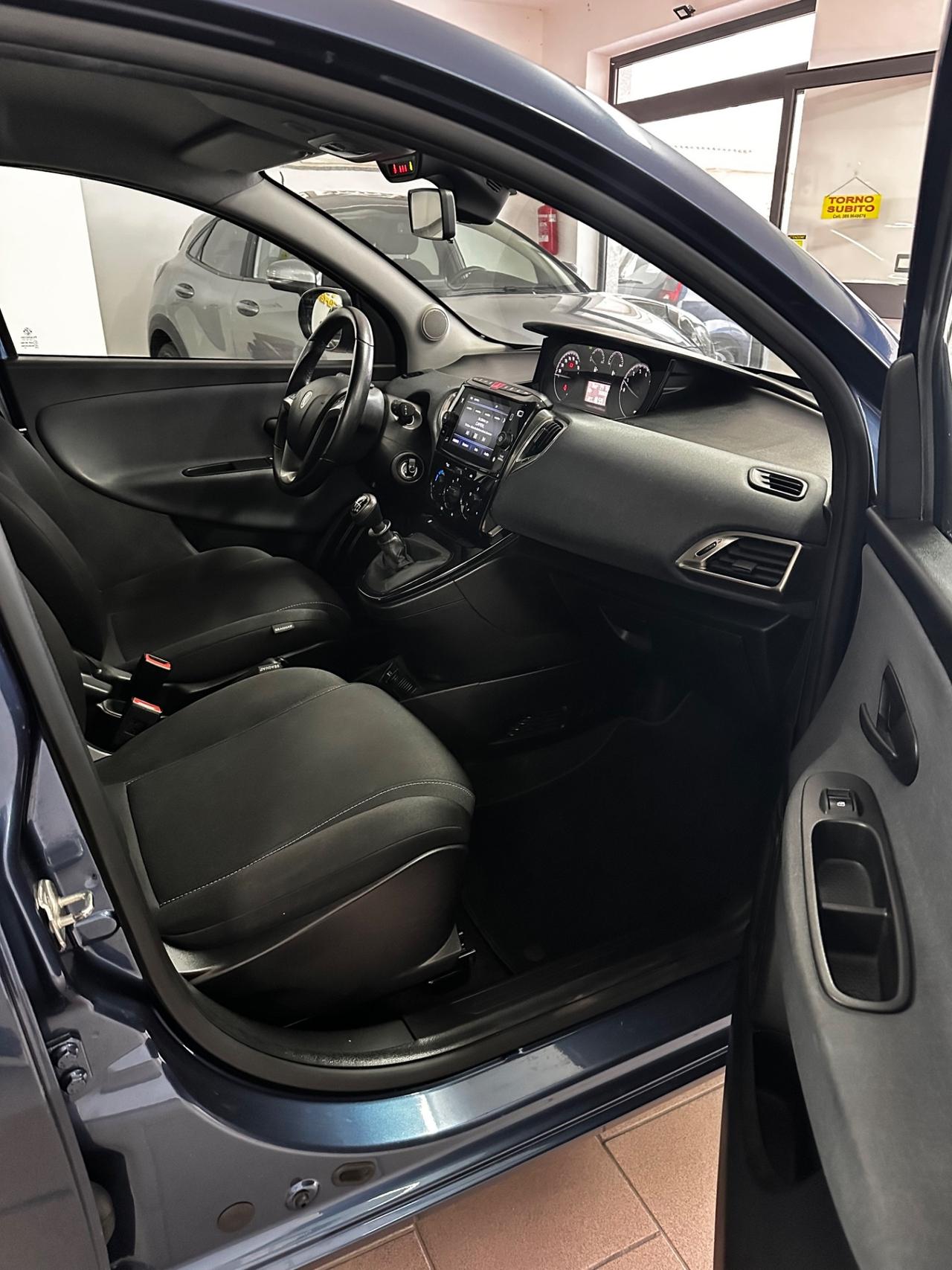 Lancia Ypsilon 1.0 FireFly 5 porte S&S Hybrid Gold