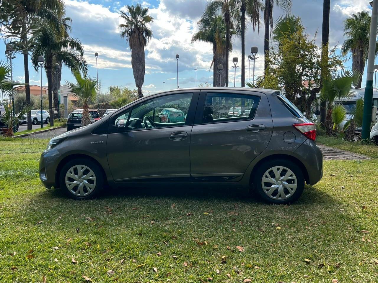 Toyota Yaris 1.5 Hybrid 5 porte Business