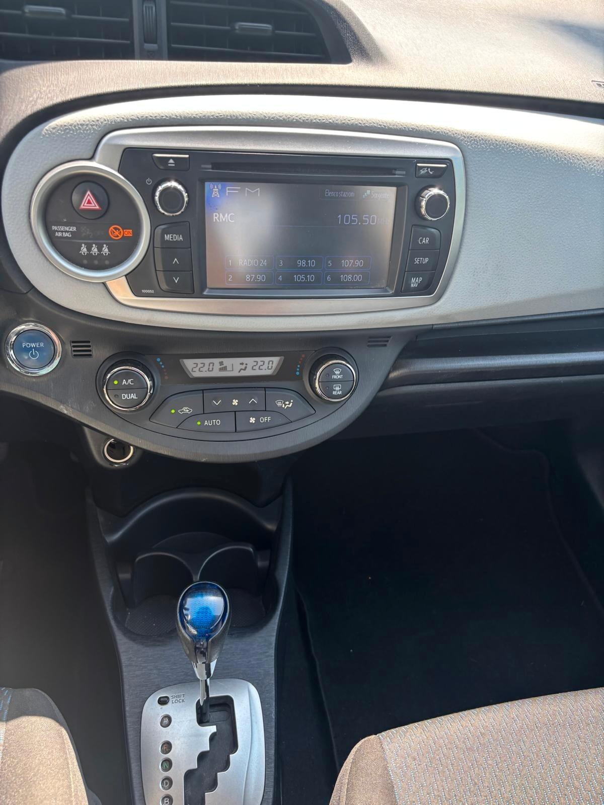 Toyota Yaris 1.5 Hybrid 5 porte Lounge Più GARANZIA UFFICIALE 3 ANNI TAGLIANDI CERTIFICATI KM ORIGINALI