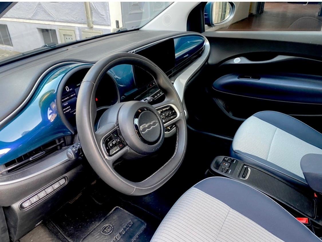 Fiat 500 500e Berlina 42 kWh La Prima