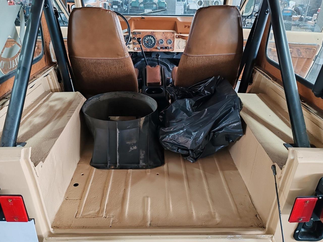 Jeep CJ-7 Laredo