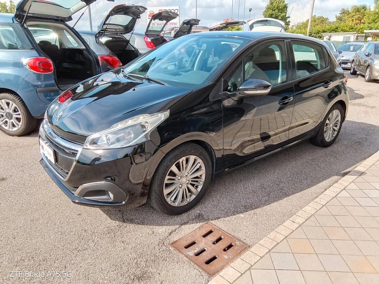 Peugeot 208 1.2 benzina Neopatentati