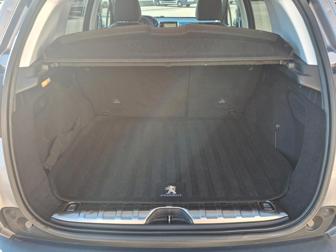 Peugeot 2008 BlueHDi 100 S&S Allure