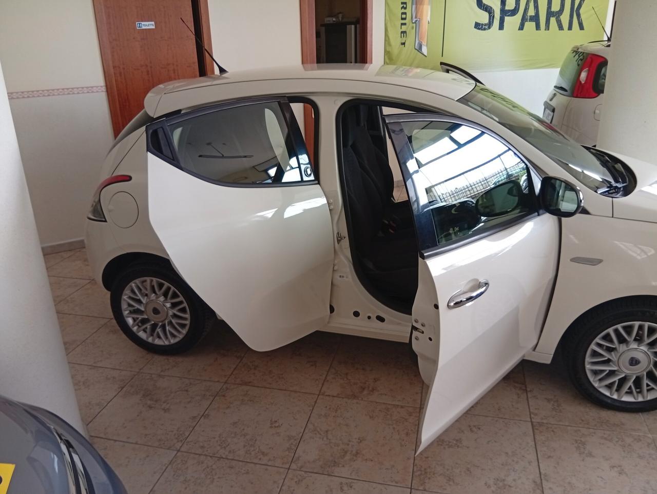 Lancia Ypsilon 1.2 69 CV 5 porte GPL Ecochic 30th Anniversary