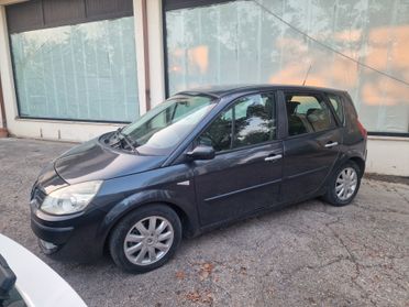 Renault Scenic Grand Scénic 1.9 dCi/130CV PlayStation Portable