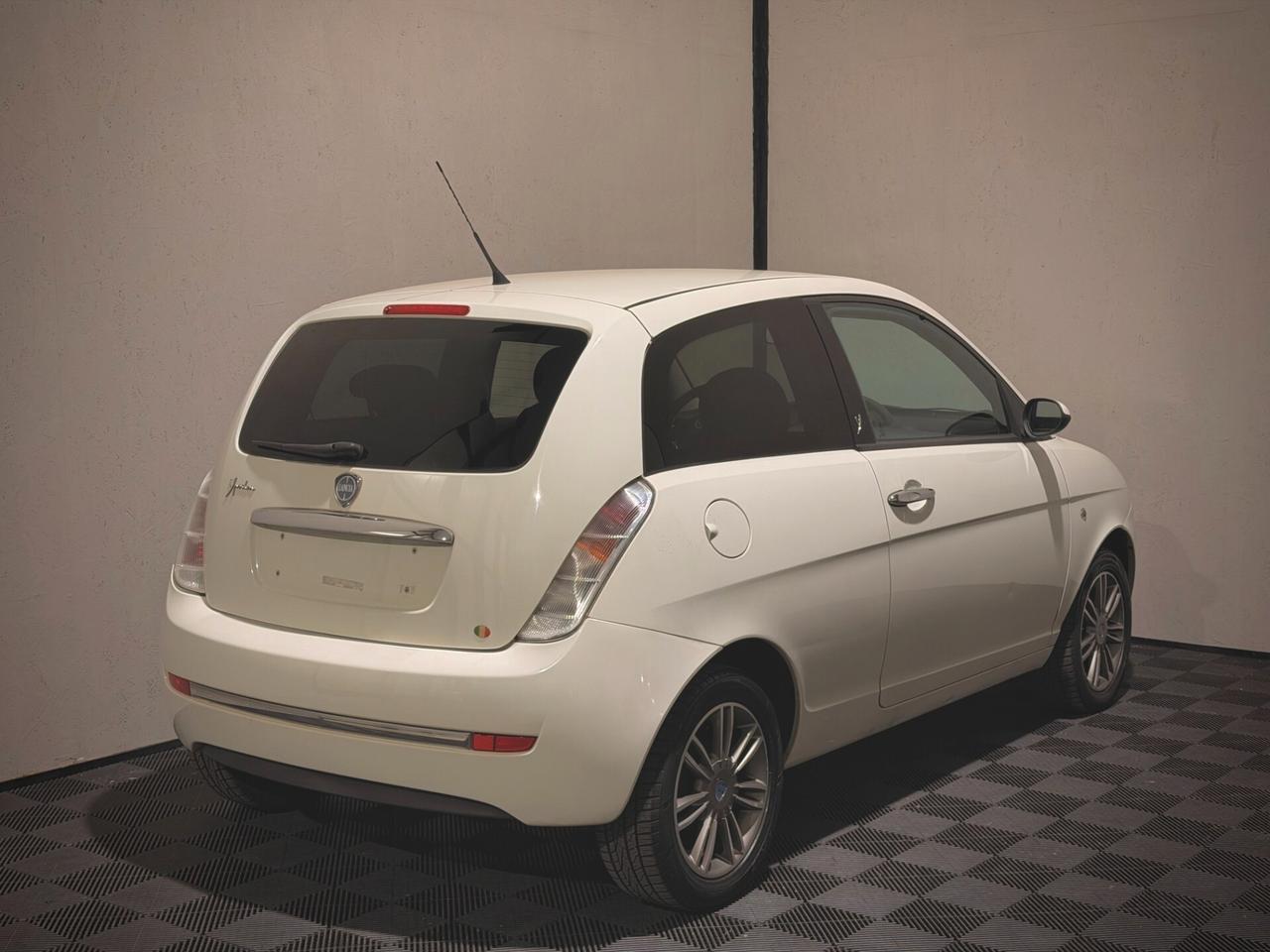 Lancia Ypsilon 1.2 Argento - NEOPATENTATI!