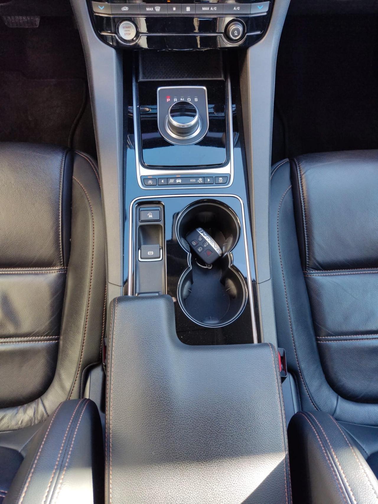 Jaguar F-Pace 2.0 D 180 CV AWD aut. Portfolio