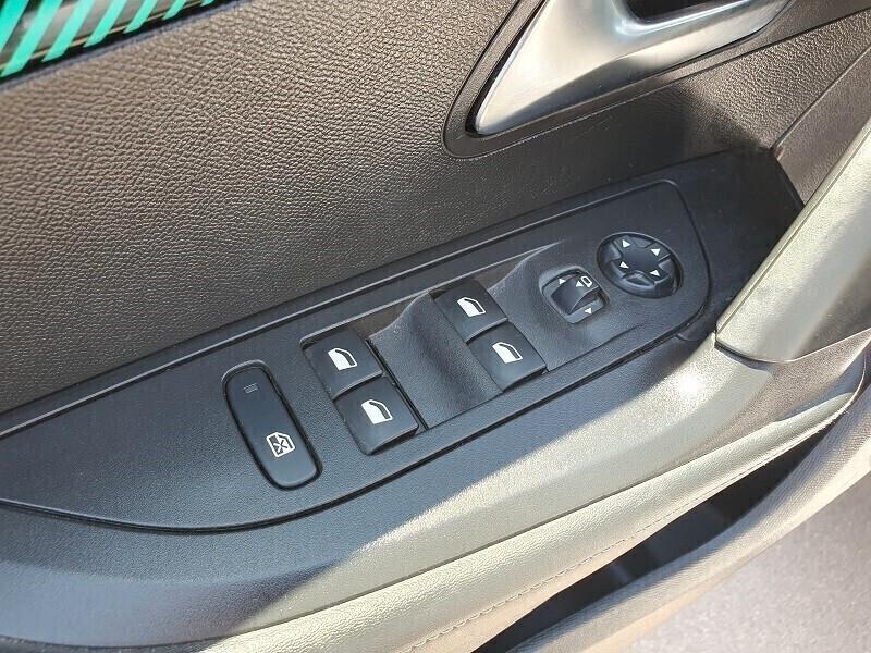 PEUGEOT NEW 2008 BlueHDi 110CV ALLURE LED NAV PARK