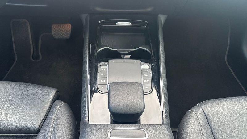 Mercedes-Benz GLB - X247 2019 180 D Premium 8G-DCT