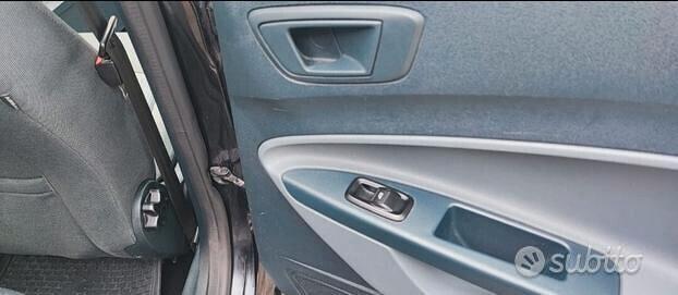 Golf 7 più Ford Fiesta per commercianti