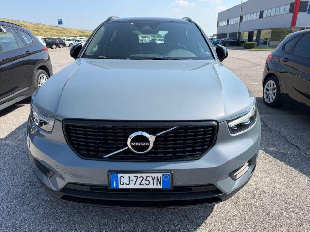 VOLVO XC40 T5 Recharge Plug-in Hybrid R-design