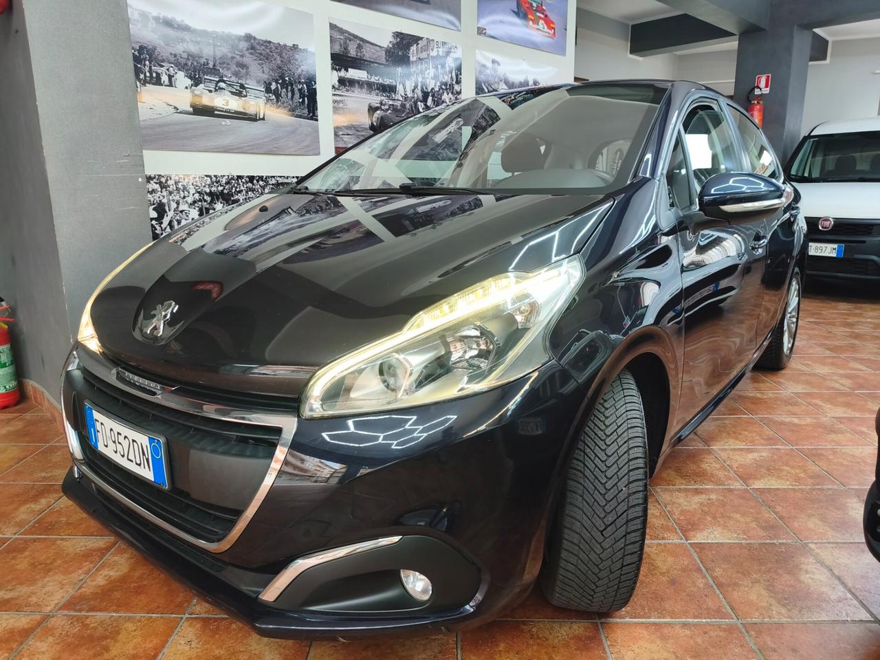 Peugeot 208 1.6 diesel 75CV FULL OPTIONAL