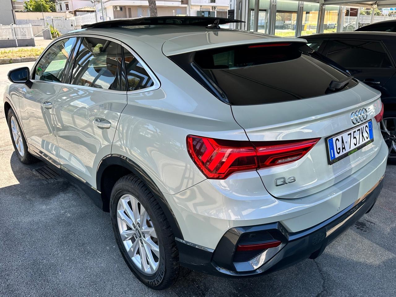 Audi Q3 SPORTBACK Tetto apribile 2020