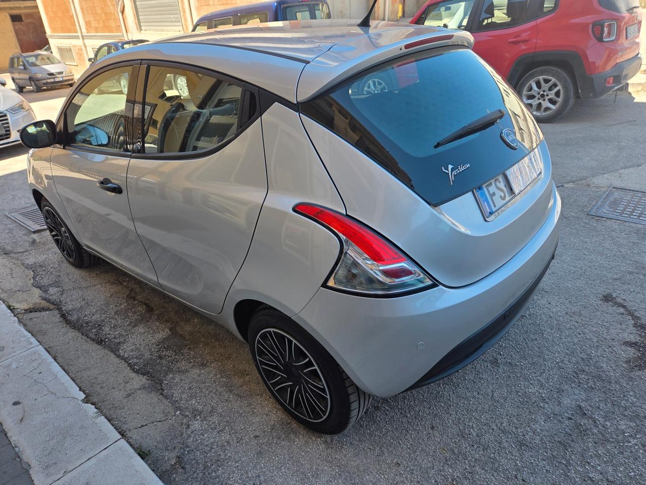 LANCIA YPSILON ANNO 2018 1.2 BENZ GPL KM 120000 CERTIF