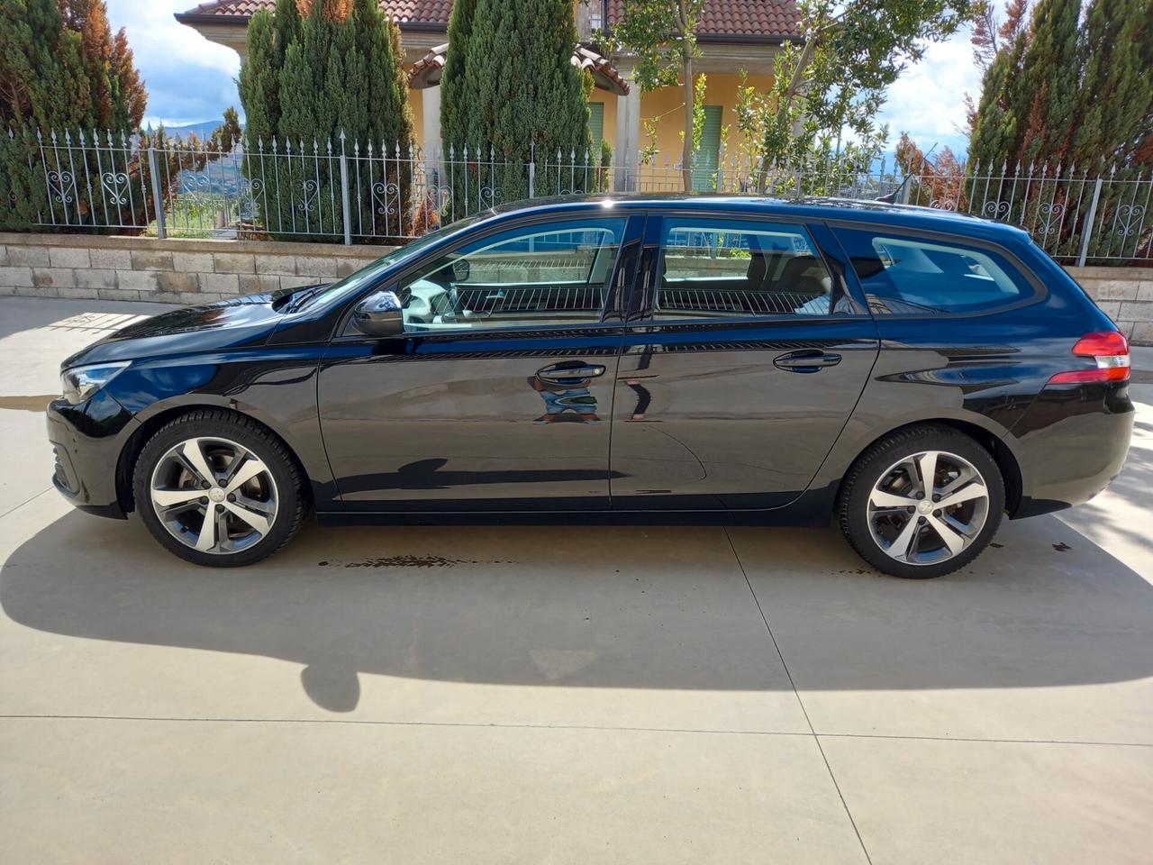 Peugeot 308 hdi 100 98000 km 12/2019