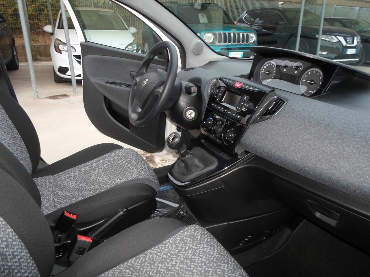 Lancia Ypsilon 1.0 FireFly 5 porte S&S Hybrid Ecochic Gold