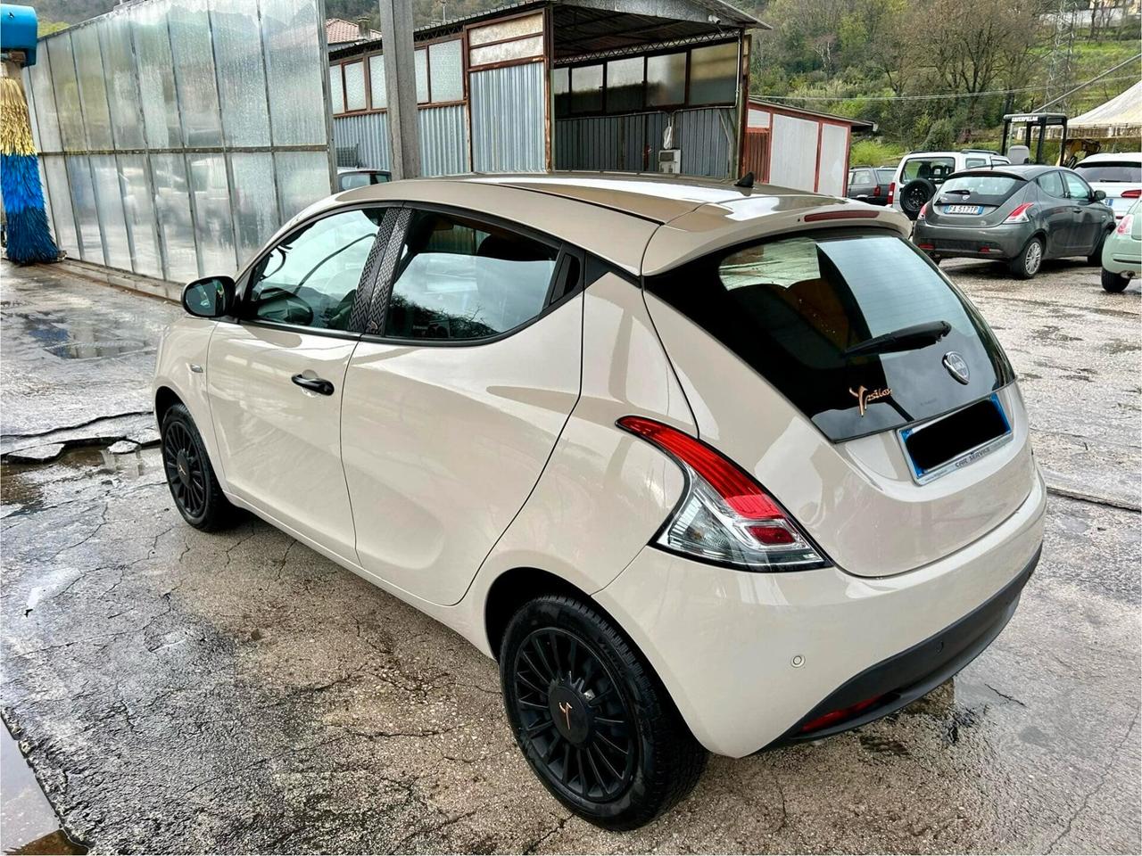 Lancia Ypsilon 1.2 69 CV 5 porte GPL Ecochic Monogram