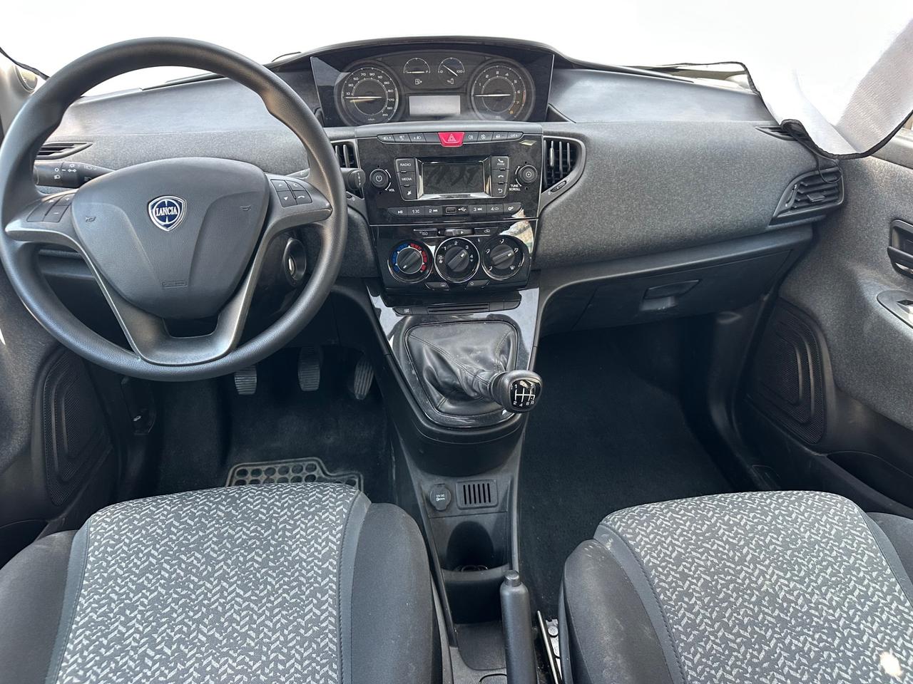 Lancia Ypsilon 1.0 FireFly 5 porte S&S Hybrid Silver