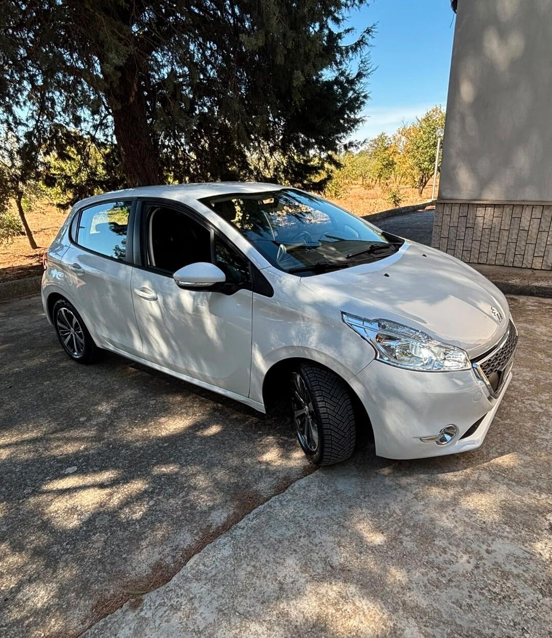 Peugeot 208 1.4 HDi 68 CV 5 porte Allure