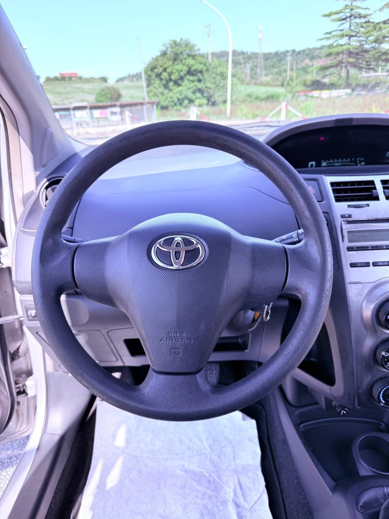 Toyota Yaris 1.0 5 porte Ok neopatentati